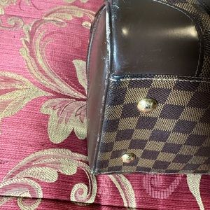 Louis Vuitton Berkeley Damier purse